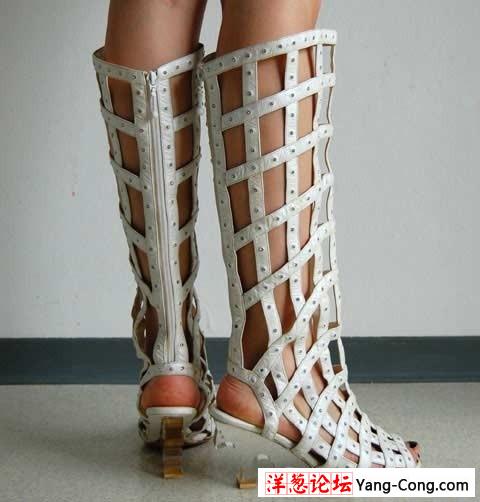 时尚美女的网状长筒靴(组图)