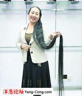 唐山女子发长2.3米 20年没剪过头发