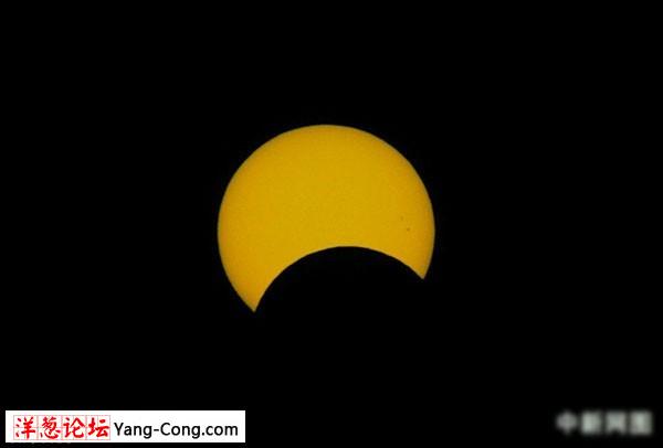 图为1月15日北京时间16:10拍摄到的太阳。中新网记者 金硕 摄