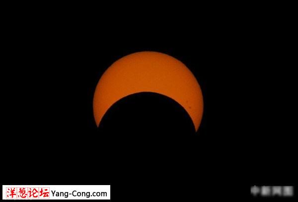 图为1月15日北京时间16:28拍摄到的太阳。中新网记者 金硕 摄