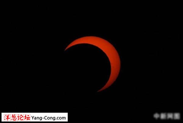 图为1月15日北京时间16:49拍摄到的太阳。中新网记者 金硕 摄