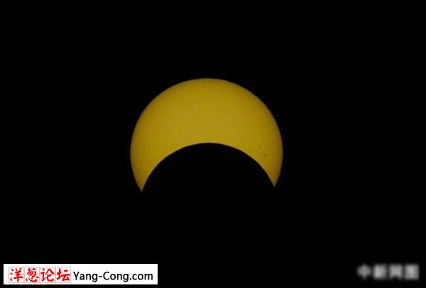 图为1月15日北京时间16:23拍摄到的太阳。中新网记者 金硕 摄