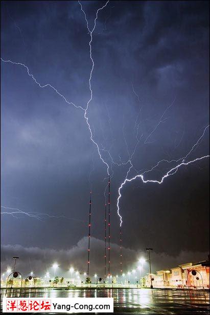 欣赏恶劣天气下的自然奇观 摄影师追赶风暴拍摄(组图)