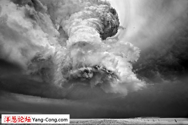 超级风暴震撼奇观:连接天地绳索的龙卷风(组图)