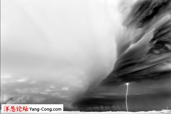 超级风暴震撼奇观:连接天地绳索的龙卷风(组图)