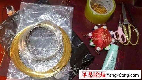 女子用4斤黄金白银绣出金丝龙袍 价值40万元(5)