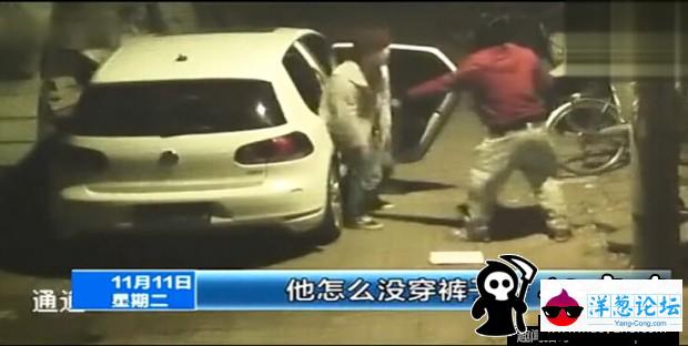 车震遇抢劫 男子未穿裤子被拖出车外(3)