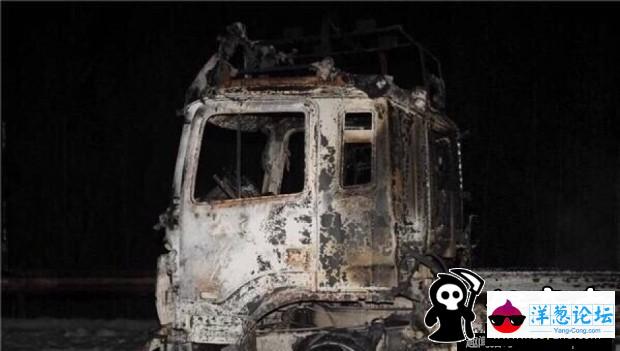 济青高速20多个油罐爆炸 3车被焚(1)