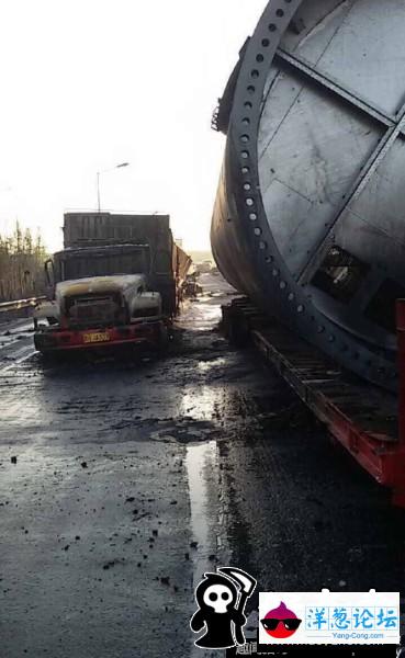 济青高速20多个油罐爆炸 3车被焚(2)