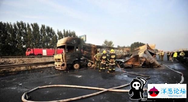 济青高速20多个油罐爆炸 3车被焚(5)