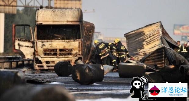 济青高速20多个油罐爆炸 3车被焚(4)