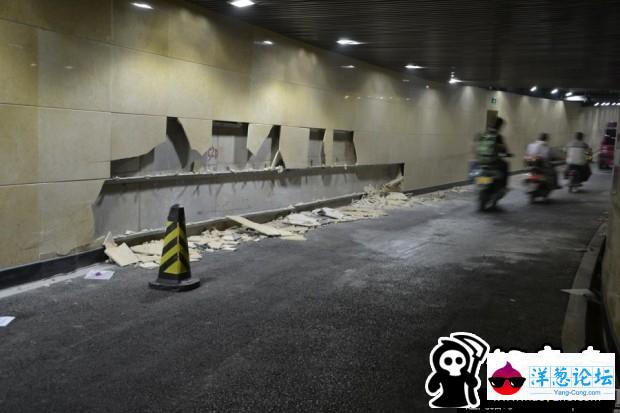 郑州一新开隧道墙壁瓷砖现大面积脱落(4)