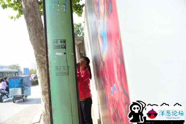 郑州现奇葩公交站牌：就是不让你看(2)