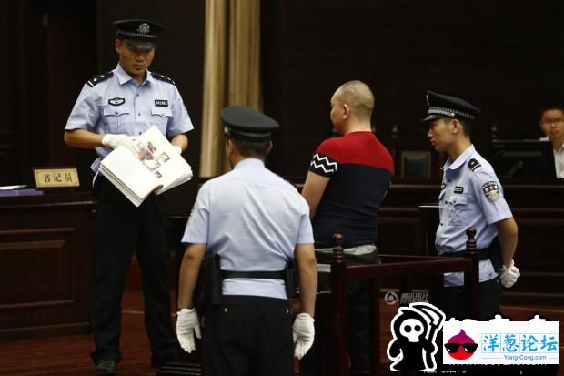 重庆男子入室抢劫致3死3伤 受审全程笑脸(5)