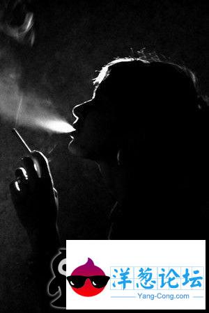 抽烟的女人,吸进去的是烟还是寂寞