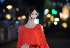 夜色下的红韩系美女唯美街拍